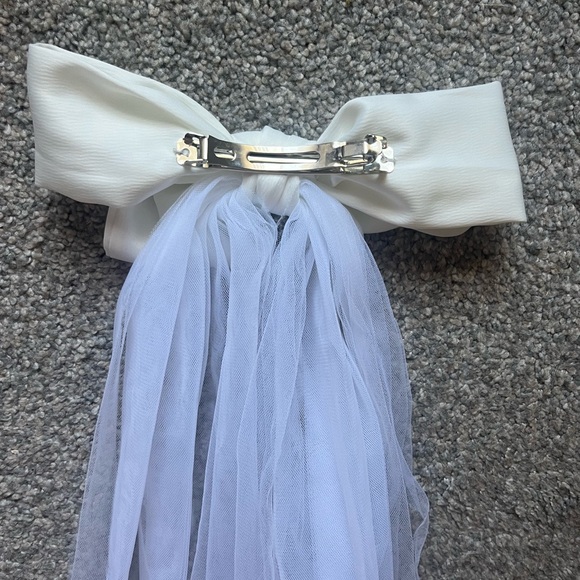 Bridal bow - Picture 2 of 2